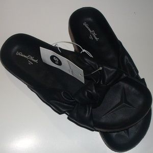 Women Universal Thread Goods Co. Sandals Size 8.5